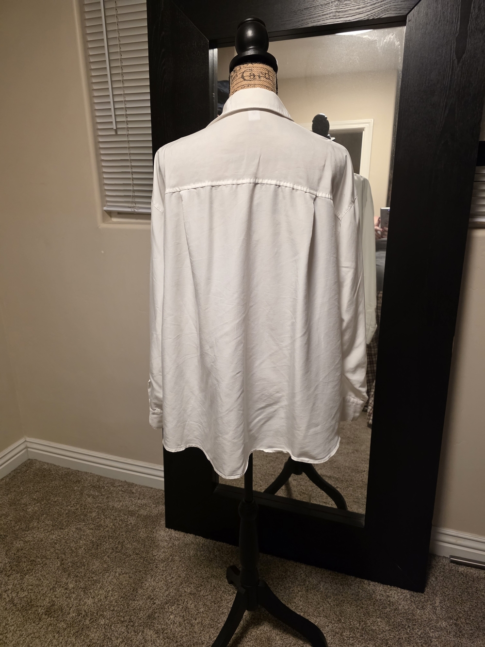 Classic Women's White Button-Front Shirt - Picture 2 of 3